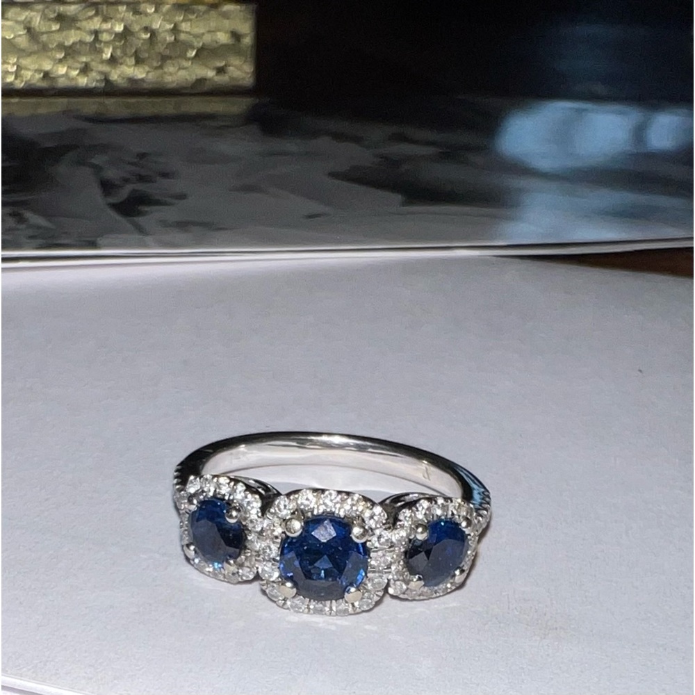 14k white gold with sapphire